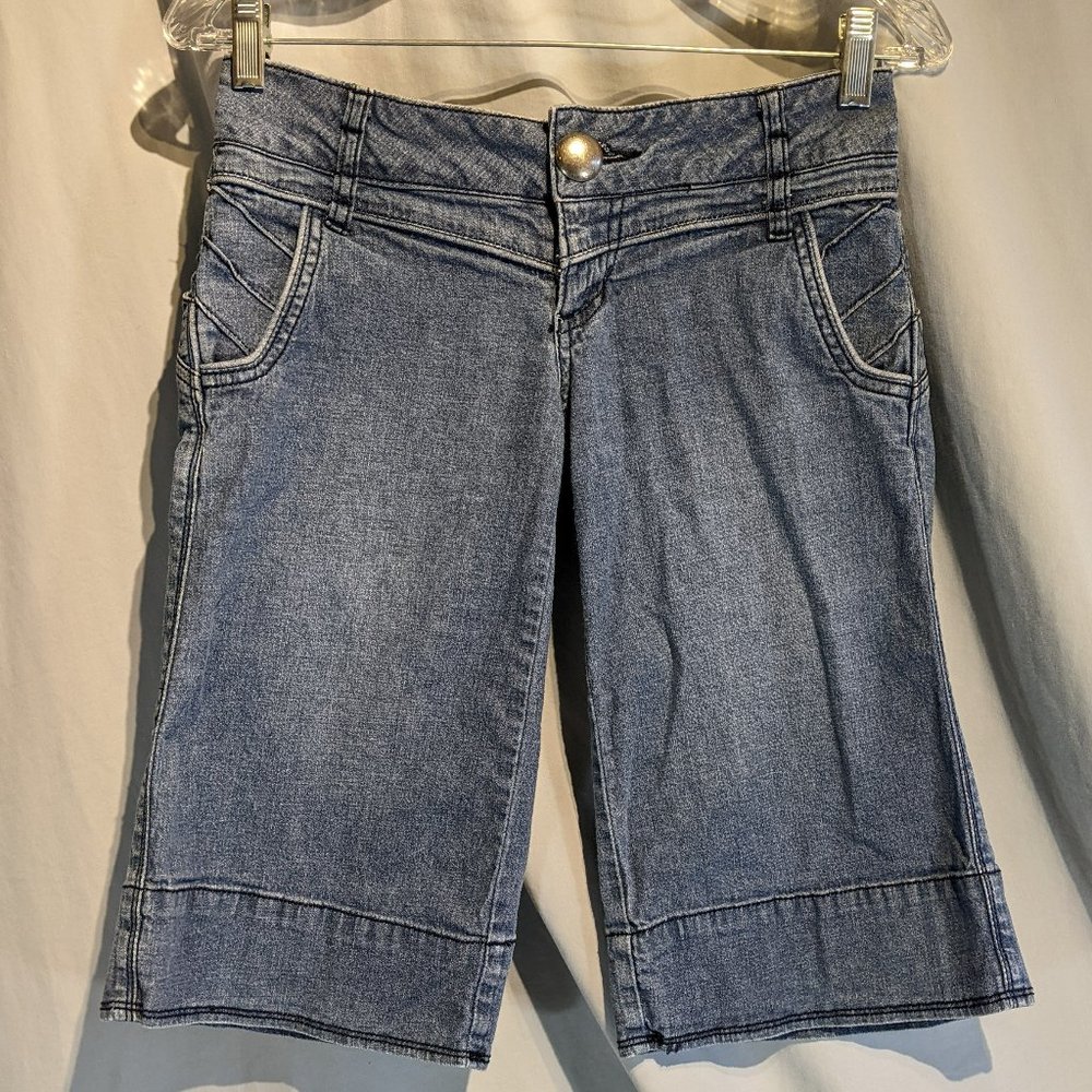 Decorative Jean Capri Size 3! EUC!
